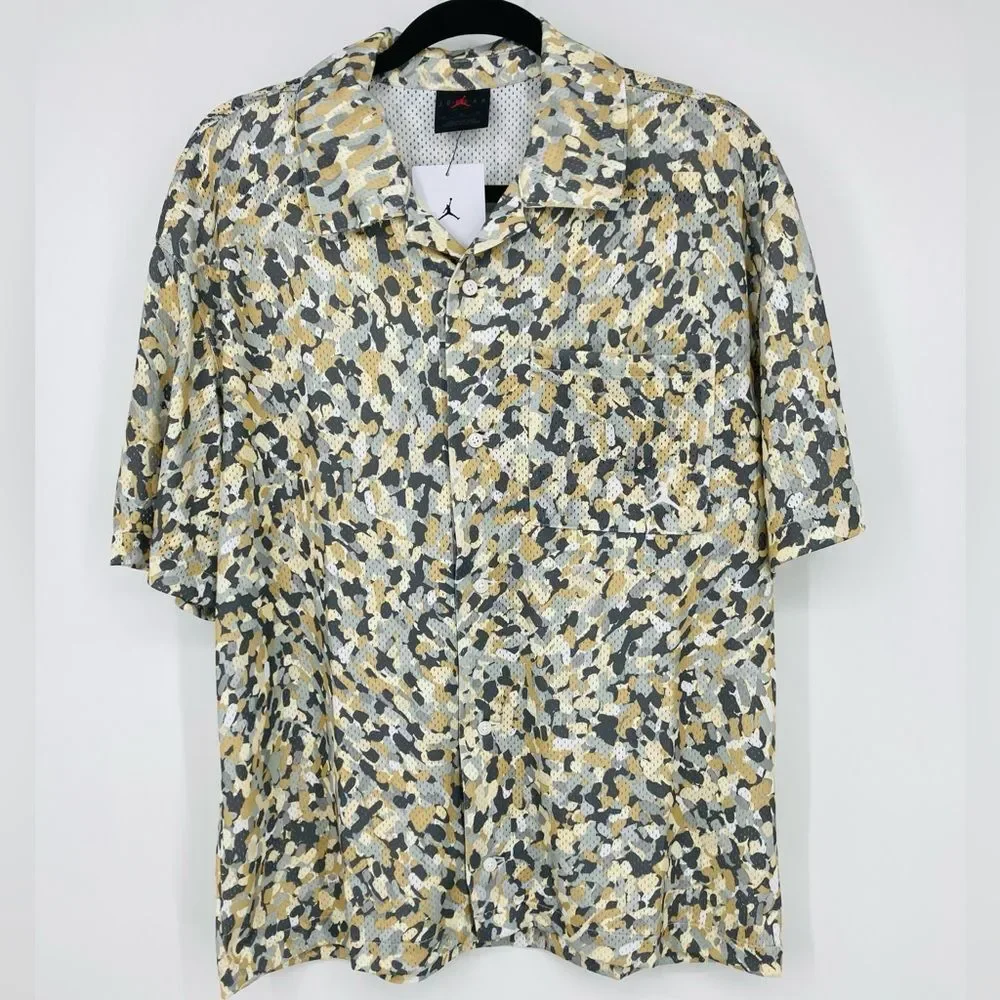 NWT Jordan Essentials Men’s Poolside Shirt M